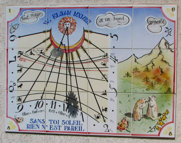 120x90 cm Arcs des signes du zodiaque, deux courbes anniversaires et style polaire à oeilleton, correction au droit de chaque courbe à ajouter à l'heure solaire pour connaître l'heure légale - Maurecourt 78 