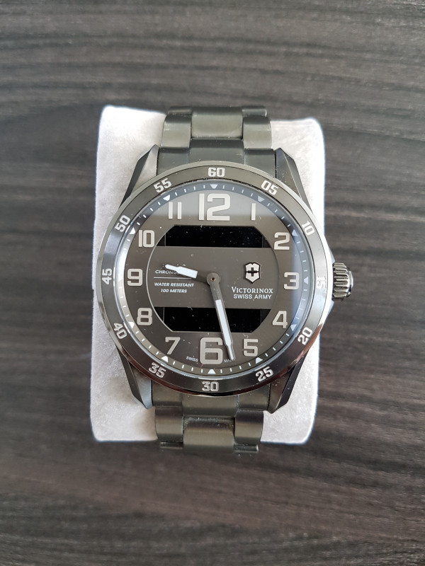 Victorinox Swiss Army tout acier